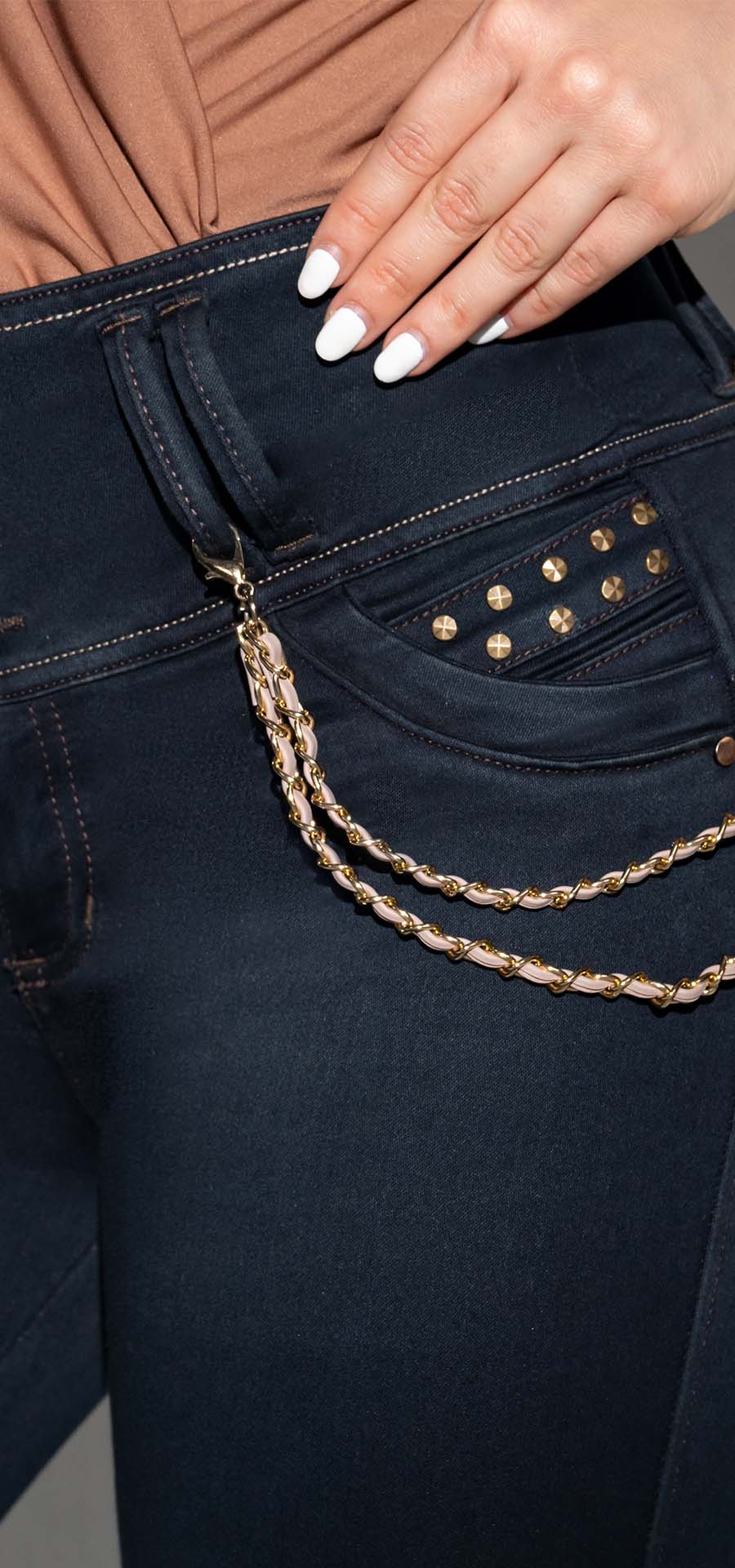 Ref. 700-1734 Tube leg jeans. High-waisted tummy control. Dark blue wash