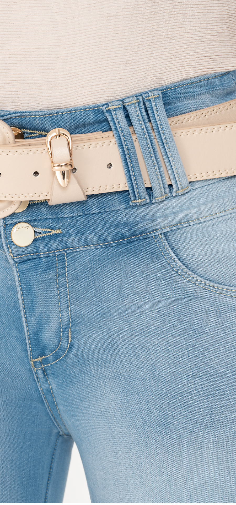 Ref. 700-1799 Jeans bota tubo. Pretina alta control abdomen. Tono azul claro