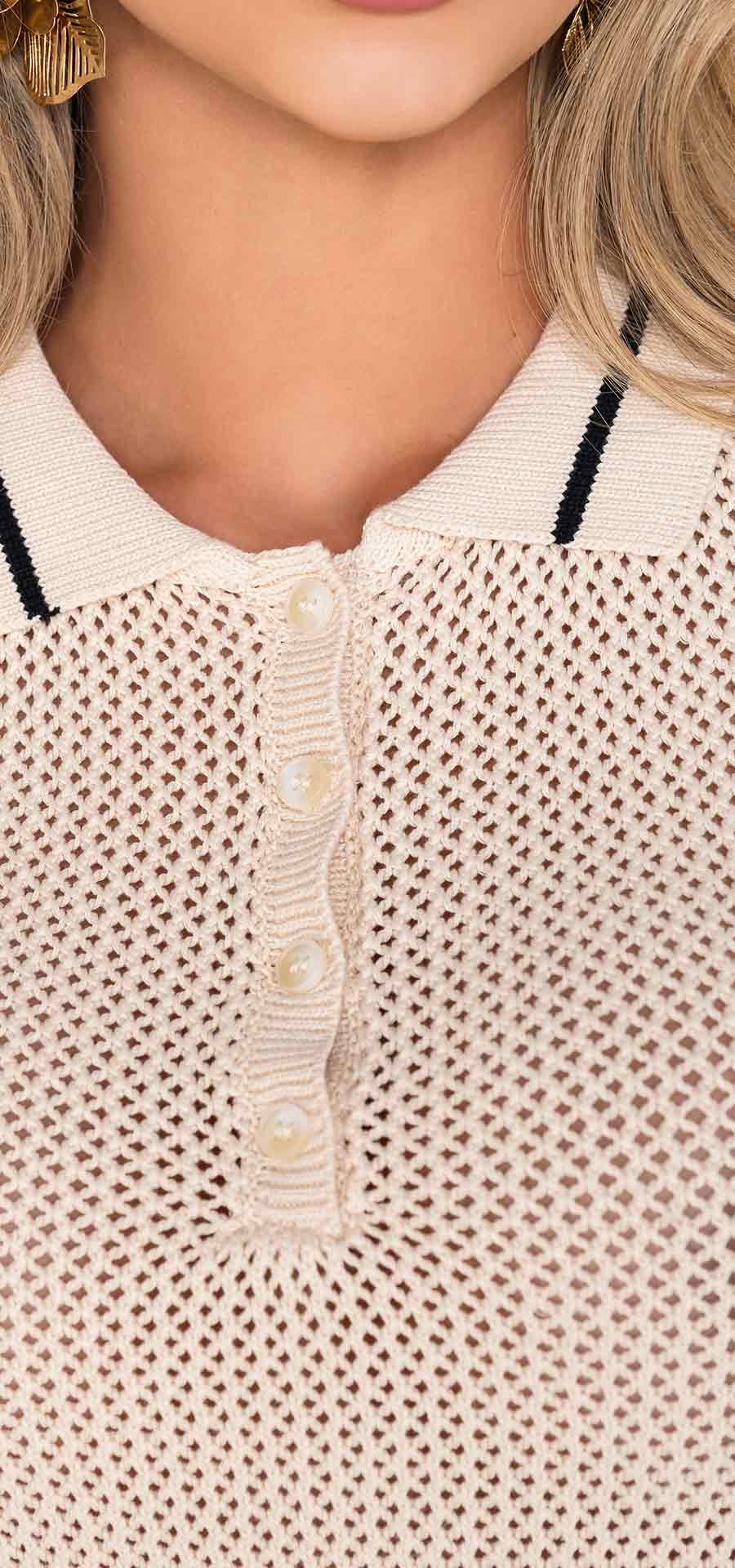 Ref. V-053 Blusa ajustada. Tejida. Tono arena