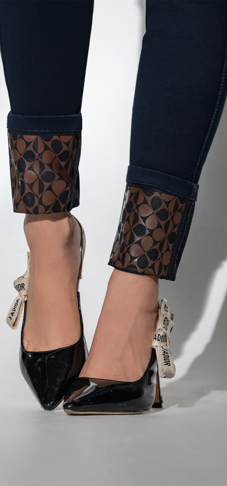 Ref. 700-1733 Jeans bota tubo. Pretina alta control abdomen. Tono azul oscuro