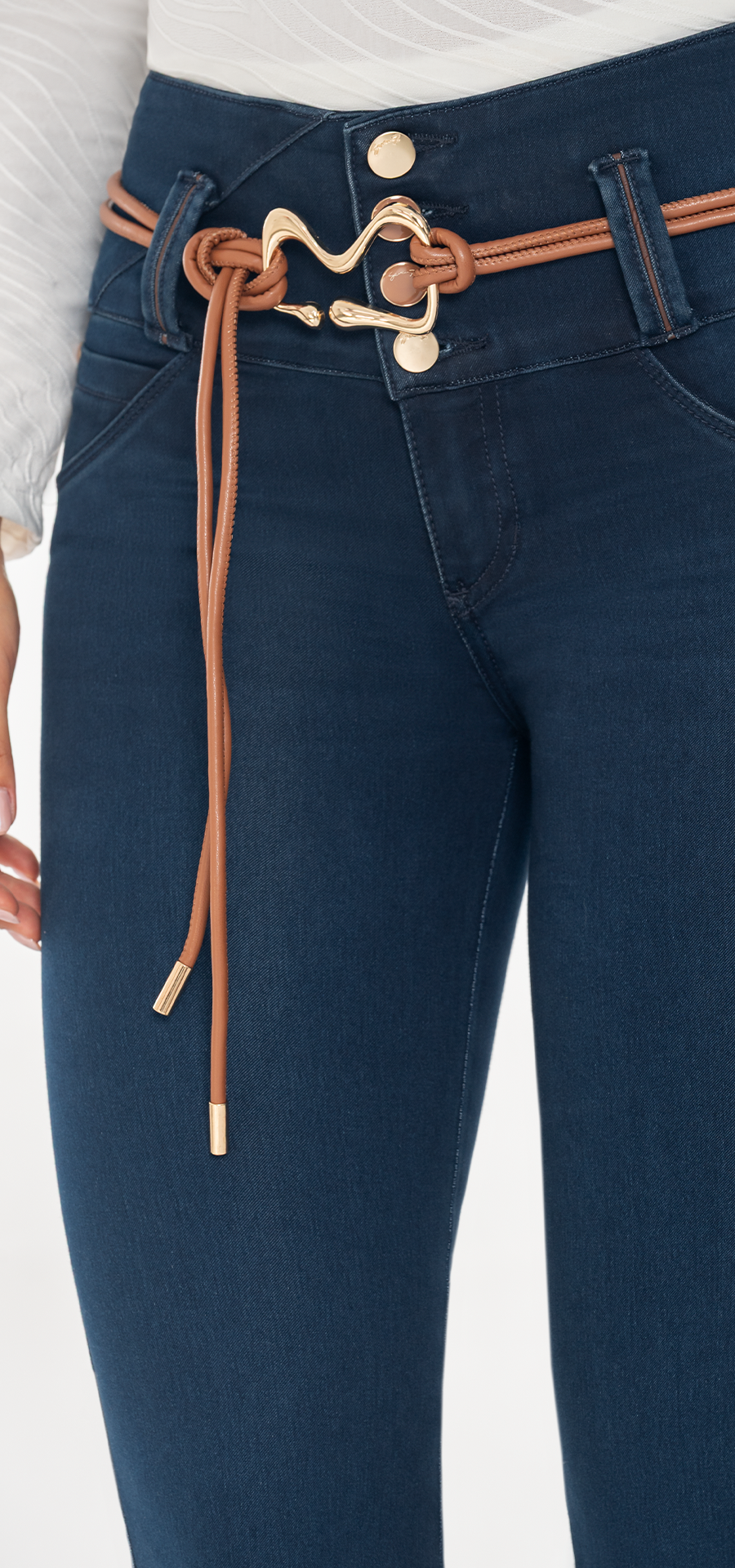 Ref. 700-1781 Jeans bota campana. Pretina alta control abdomen. Tono azul oscuro