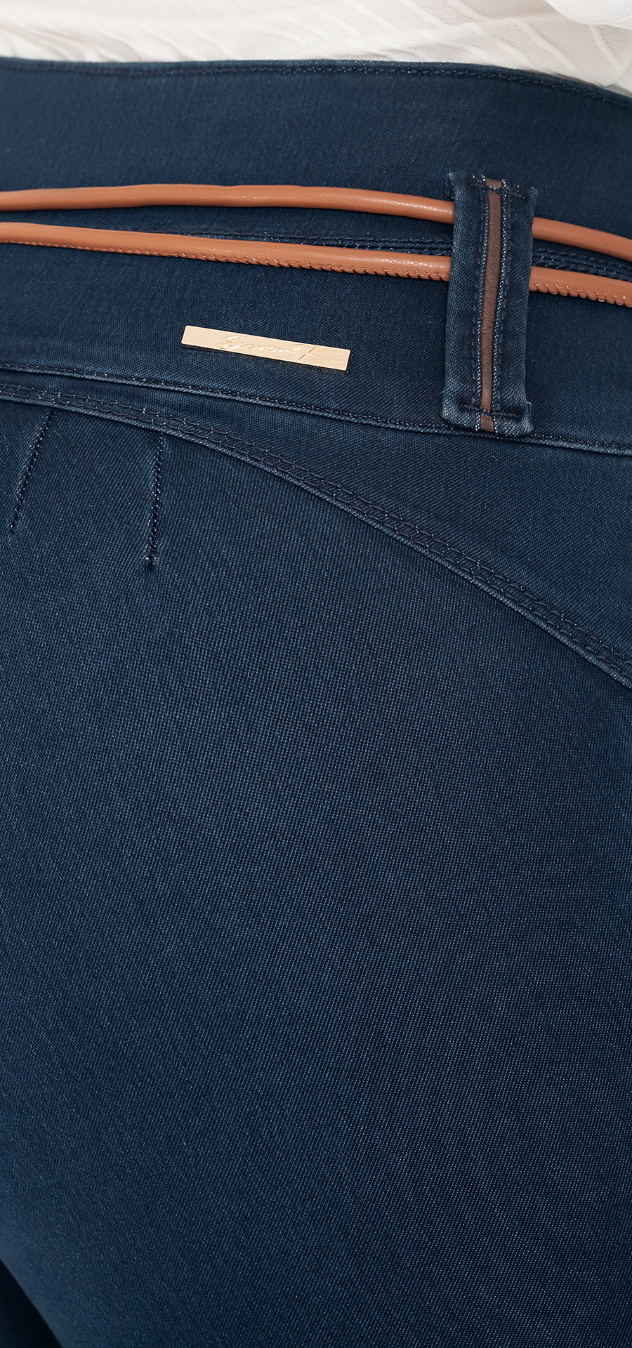Ref. 700-1781 Jeans bota campana. Pretina alta control abdomen. Tono azul oscuro