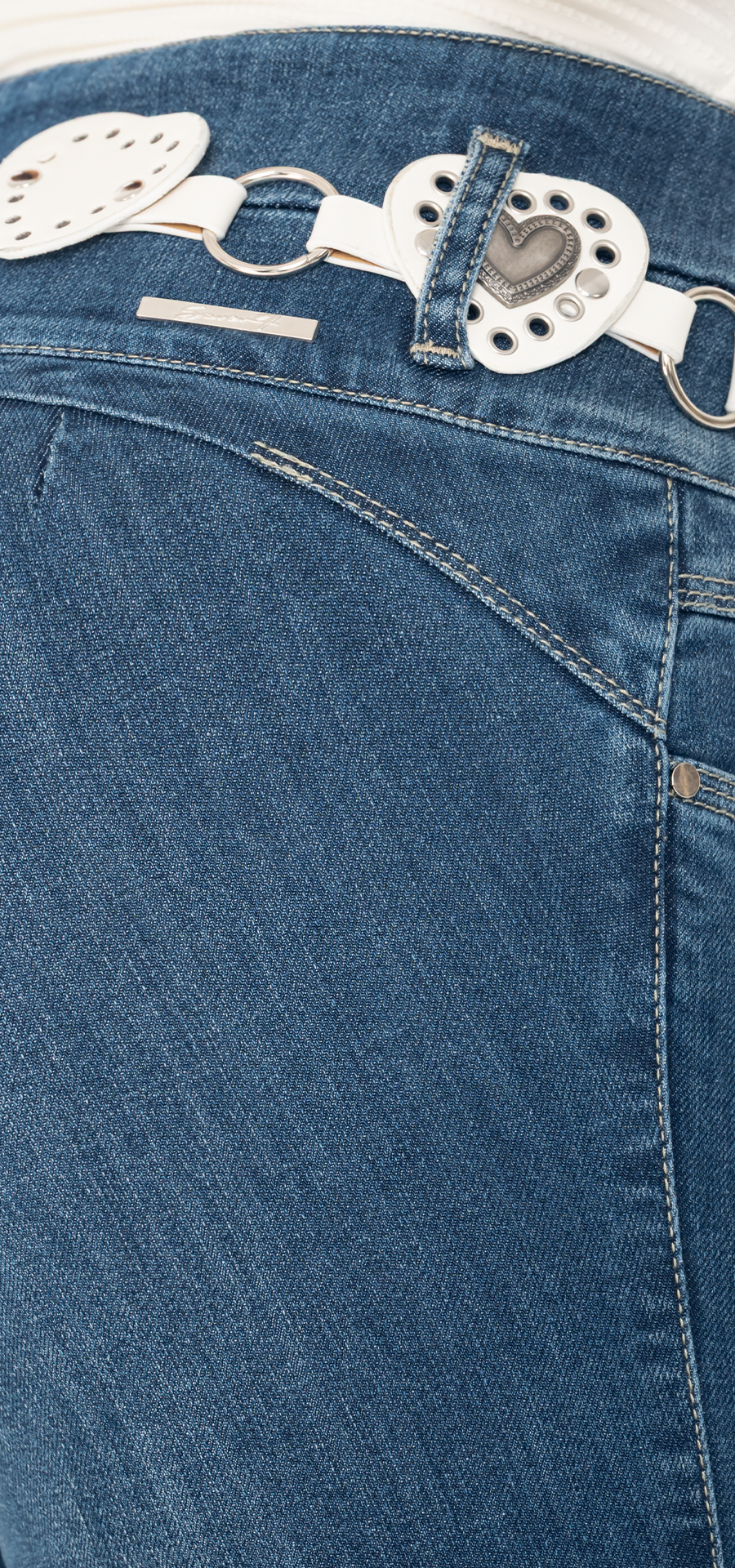Ref. 700-1812 Jeans bota campana. Pretina alta control abdomen. Tono azul medio