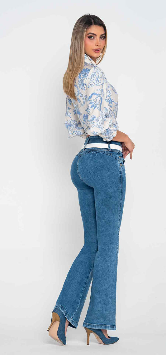 Ref. 700-1819 Jeans bota campana. Pretina alta control abdomen. Tono azul medio