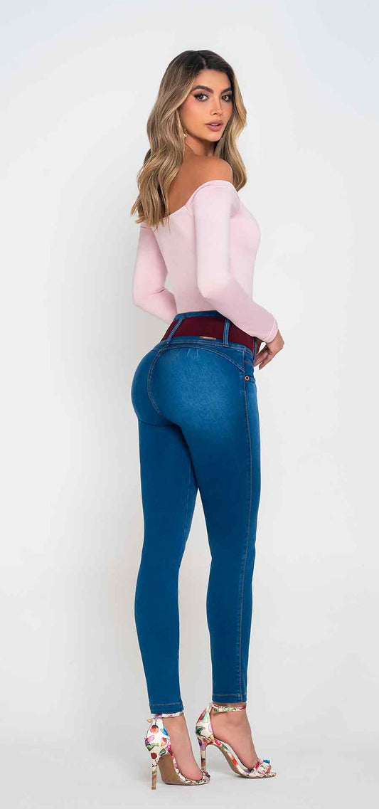 Ref. 700-1821 Jeans bota tubo. Pretina alta control abdomen. Tono azul medio