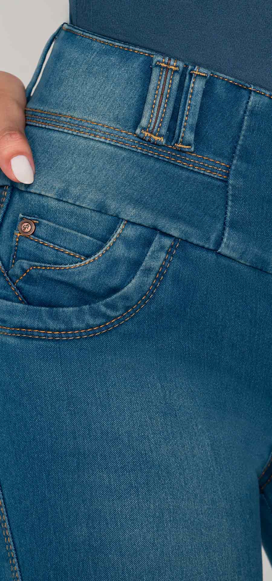 Ref. 700-1823 Jeans bota tubo. Pretina alta control abdomen. Tono azul medio