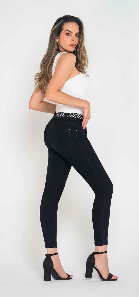 Ref. 700-1824 Jeans bota skinny. tiro alto 1 botón. Tono negro