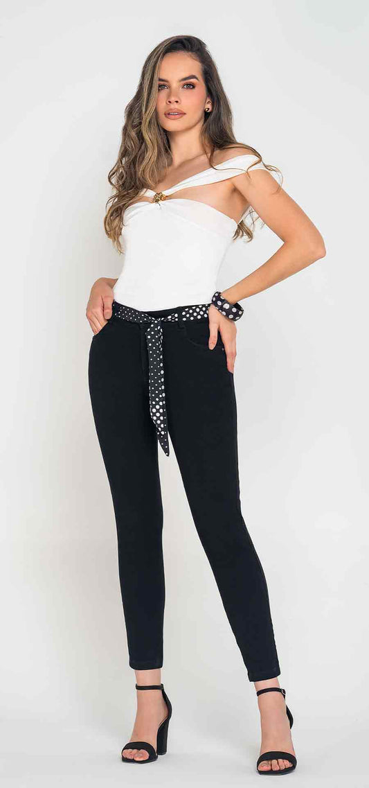 Ref. 700-1824 Jeans bota skinny. tiro alto 1 botón. Tono negro