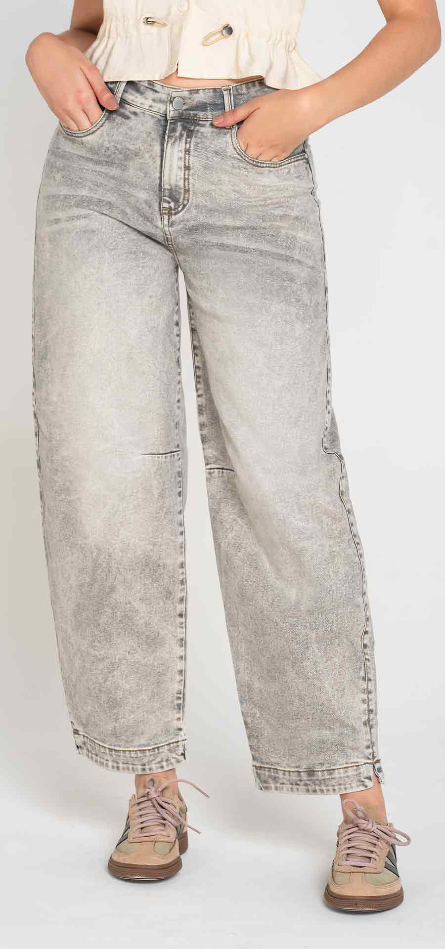 Ref. 700-1832 Jeans balloon. Tiro alto 1 botón. Tono gris claro