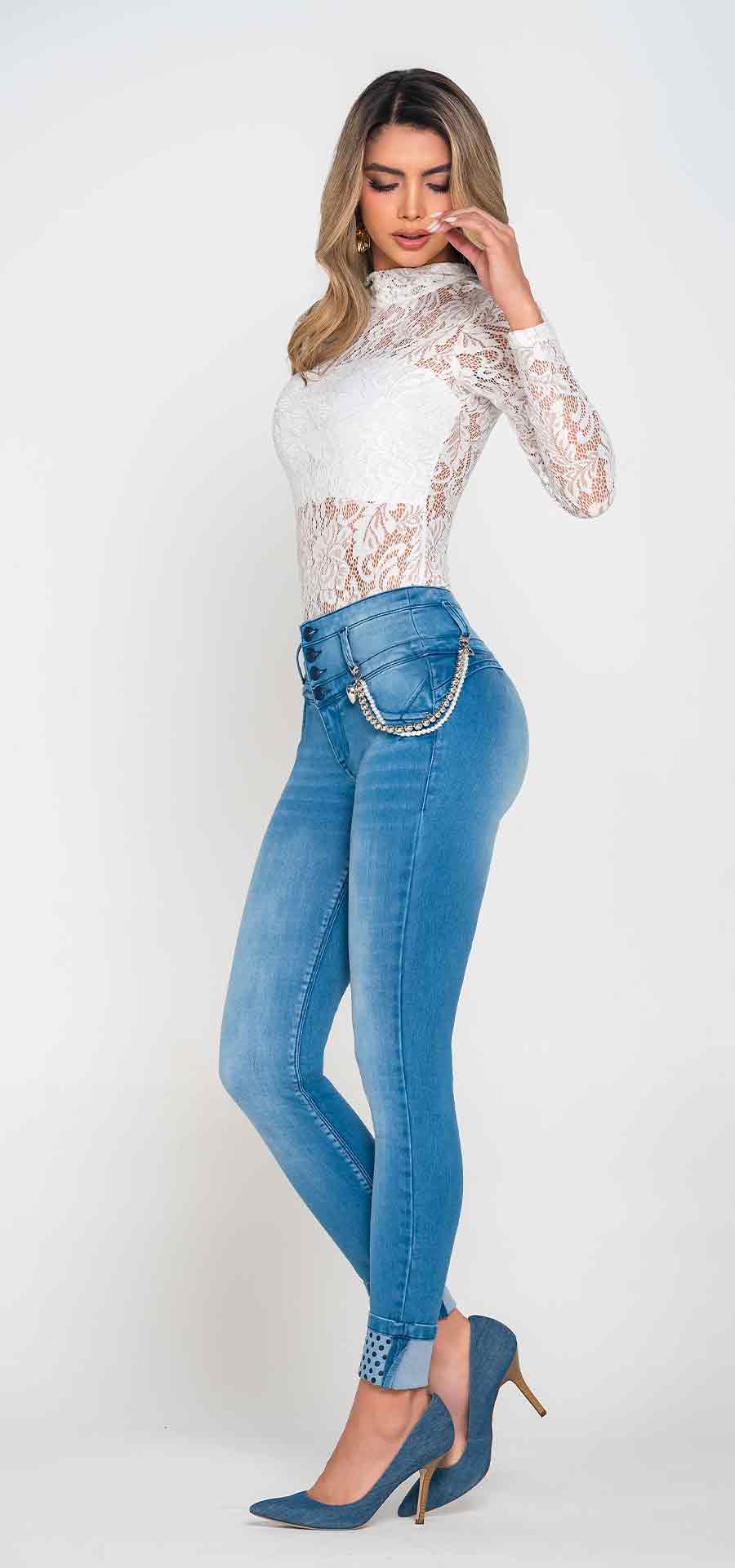 Ref. 700-1838 Jeans bota tubo. Pretina alta control abdomen. Tono azul medio claro