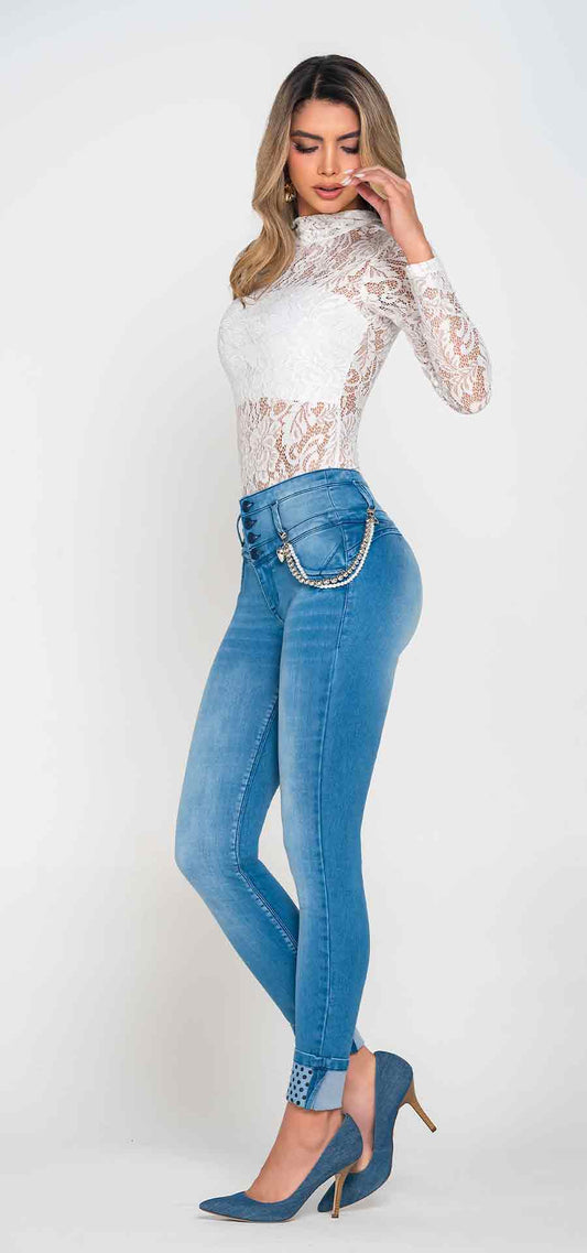 Ref. 700-1838 Jeans bota tubo. Pretina alta control abdomen. Tono azul medio claro