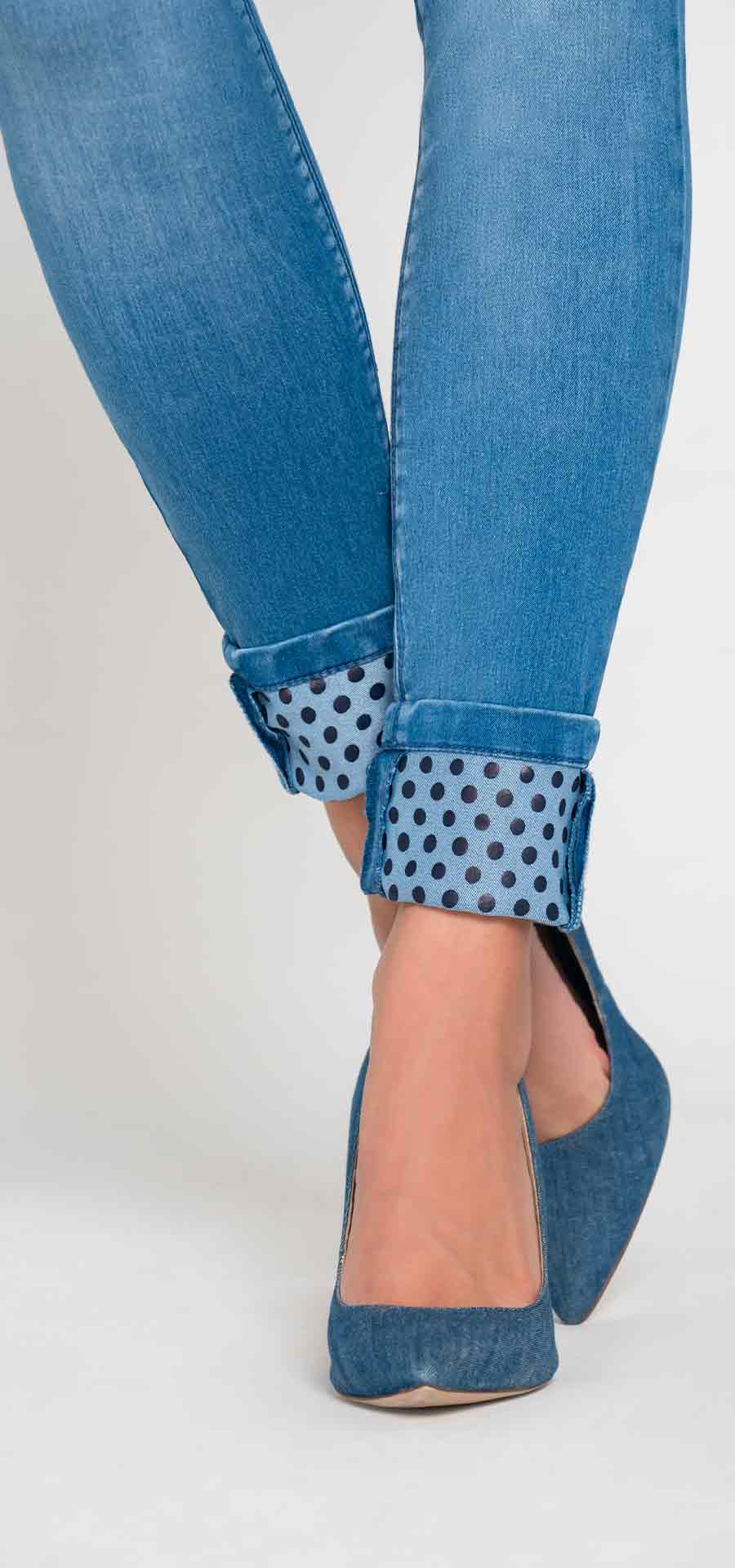 Ref. 700-1838 Jeans bota tubo. Pretina alta control abdomen. Tono azul medio claro