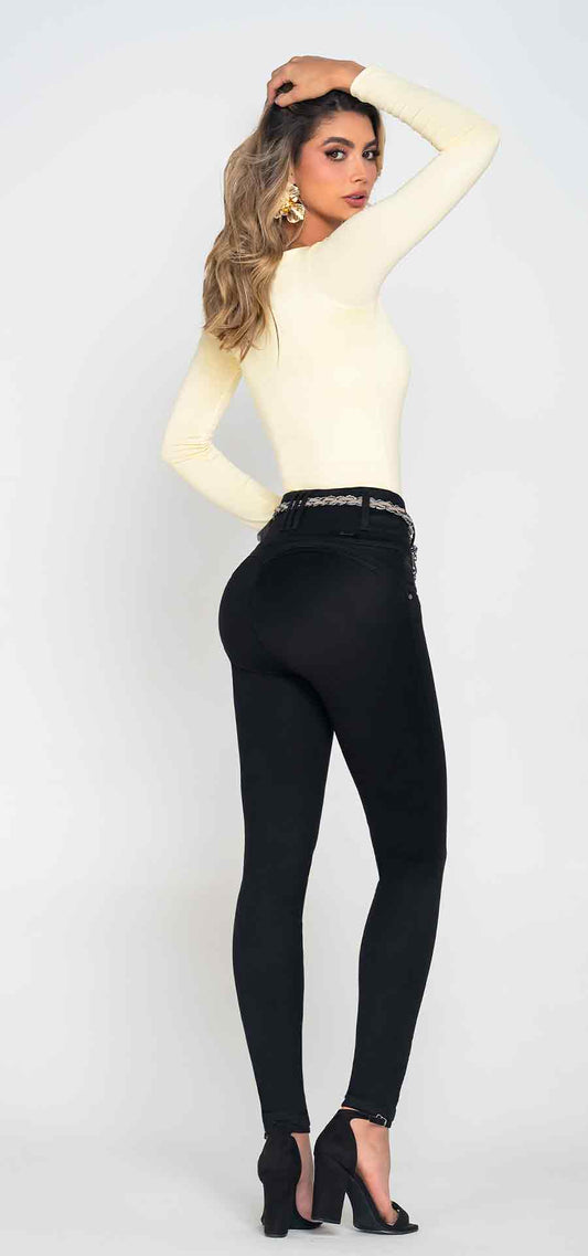Ref. 700-1840 Jeans bota tubo. Pretina alta control abdomen. Tono negro