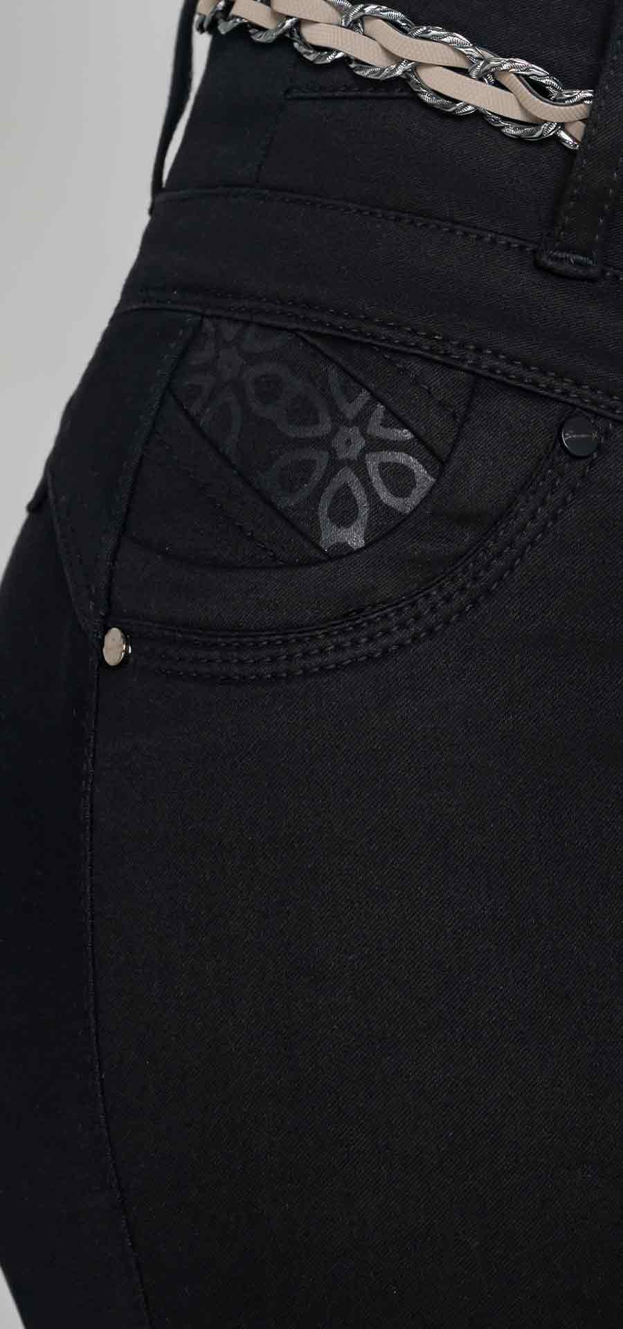 Ref. 700-1840 Jeans bota tubo. Pretina alta control abdomen. Tono negro