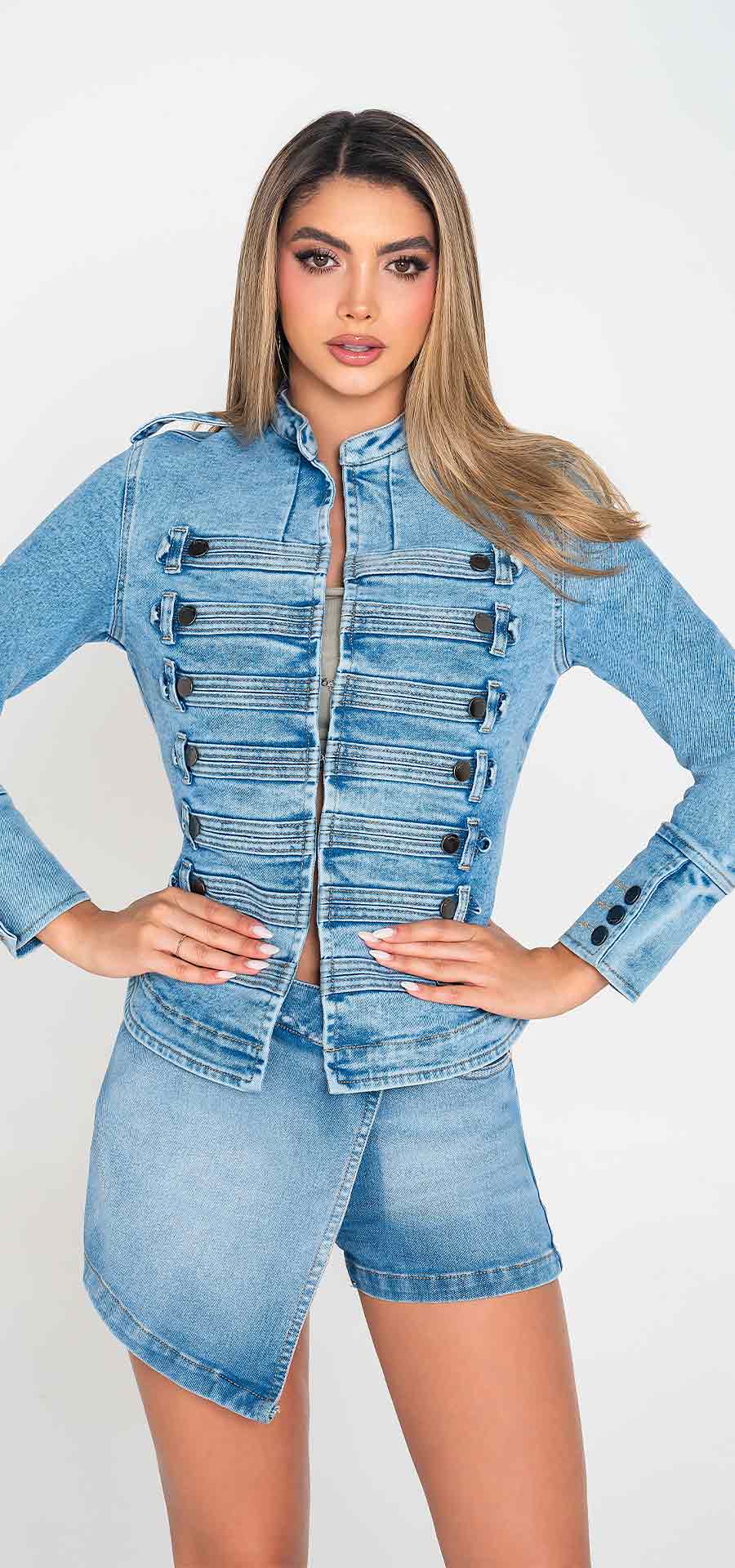 Ref. 700- 1843 Chaqueta denim manga larga amplia. Tono azul claro