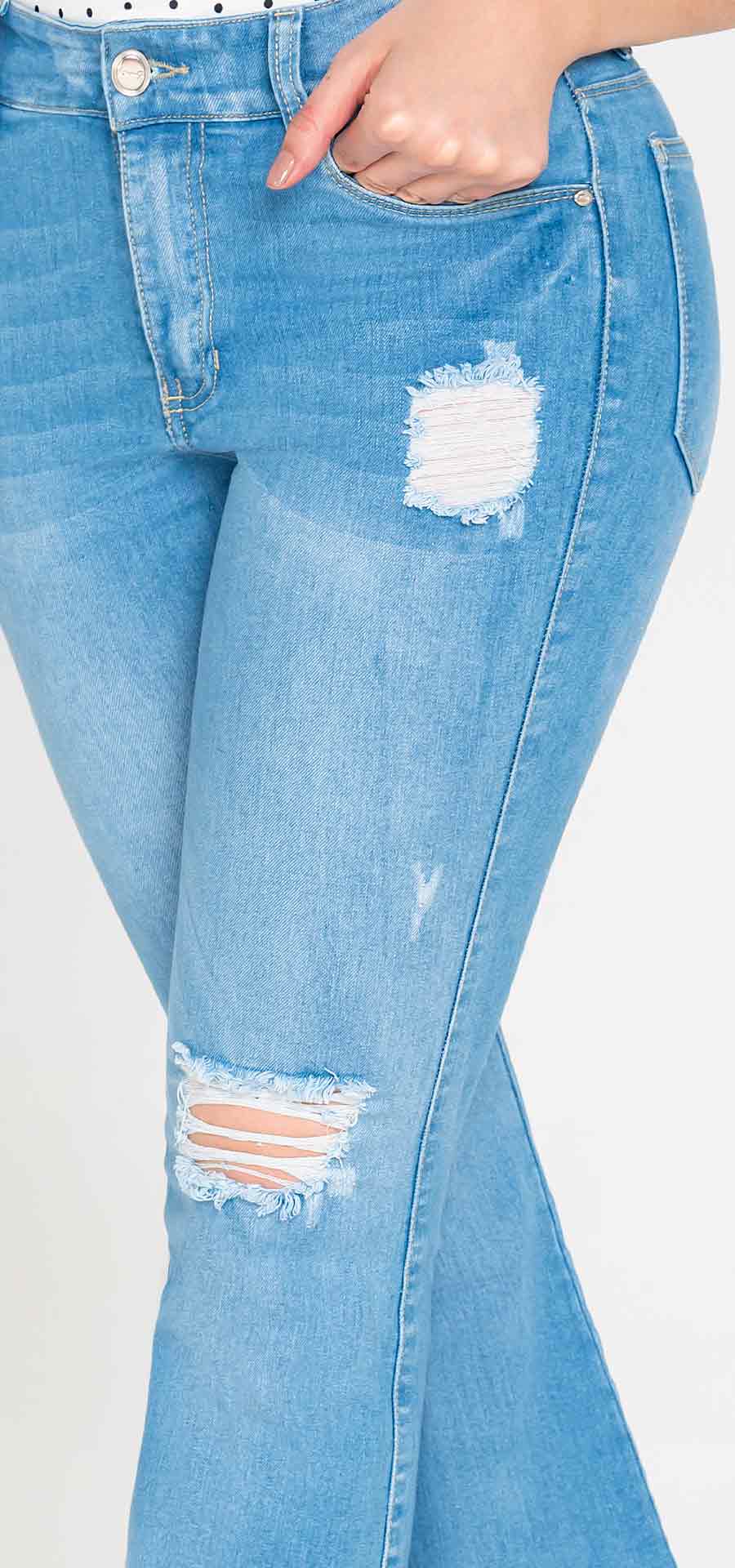 Ref. 700-1851 Jeans bota campana en tela 98/2 con bolsillos. Tono azul claro