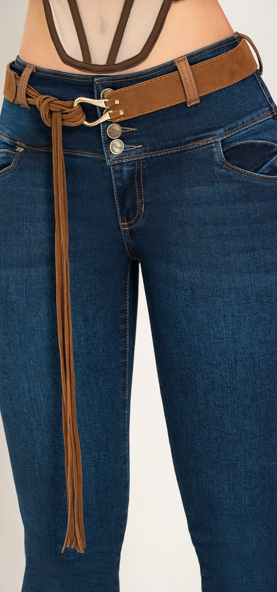 Jeans bota skinny (bota tubo). Pretina alta control abdomen. Tono azul medio. Ref. 700-1887