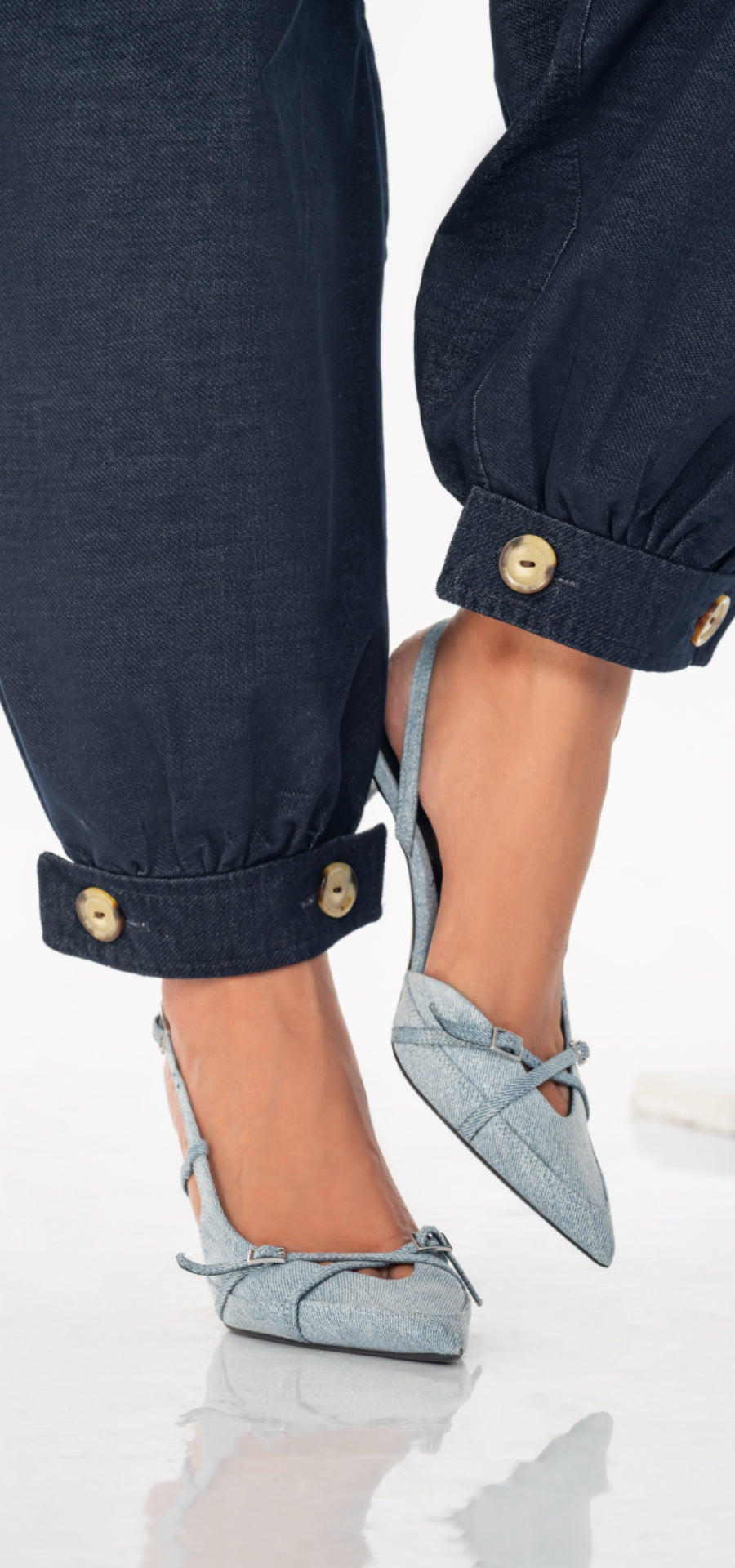 Ref. R-034 Pantalón Aladino. Tiro alto 1 botón. Tencel gamuza. Tono azul