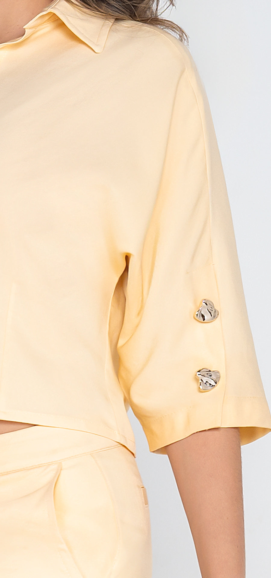 Ref. R-039 Blusa amplia licrada. Tono Banana