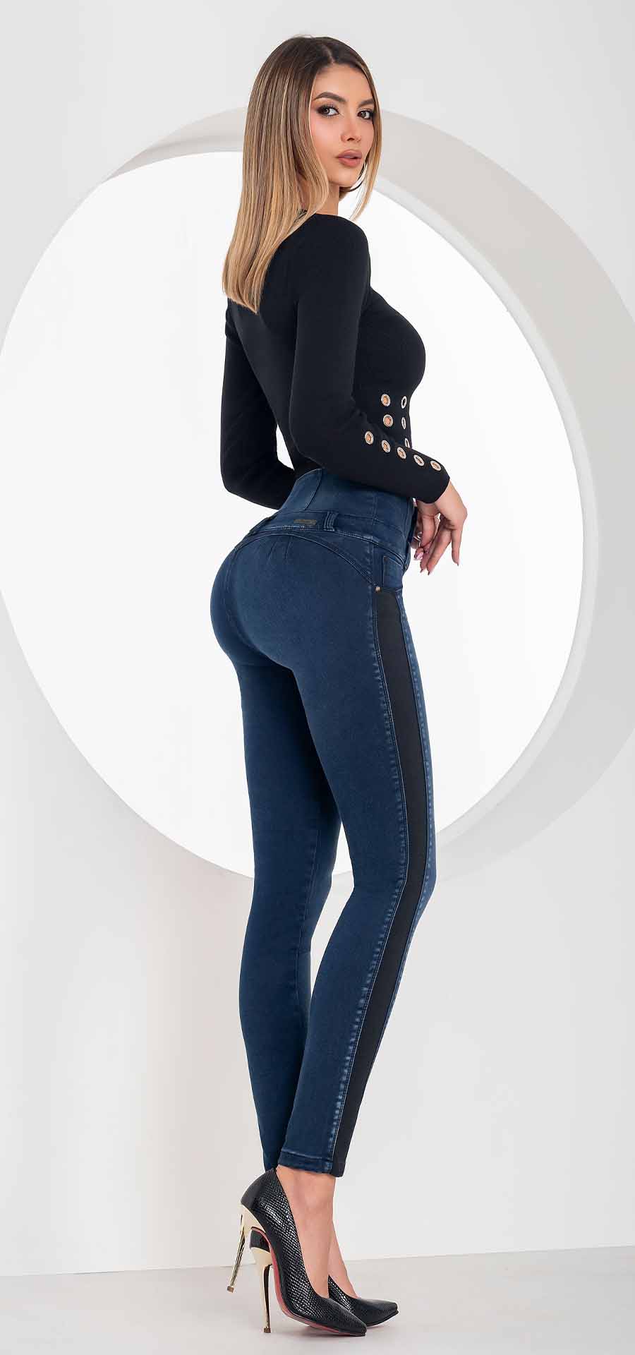 Ref. 700-1766-MAY Jeans bota tubo. Pretina alta control abdomen. Tono azul medio