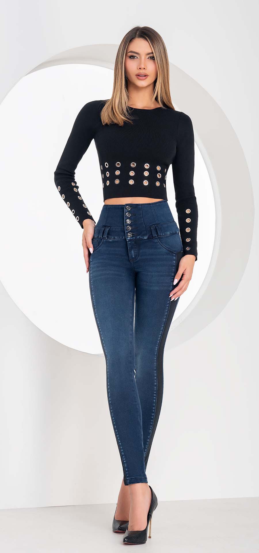 Ref. 700-1766-MAY Jeans bota tubo. Pretina alta control abdomen. Tono azul medio