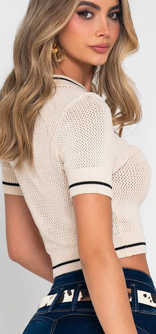 Ref. V-053 Blusa ajustada. Tejida. Tono arena